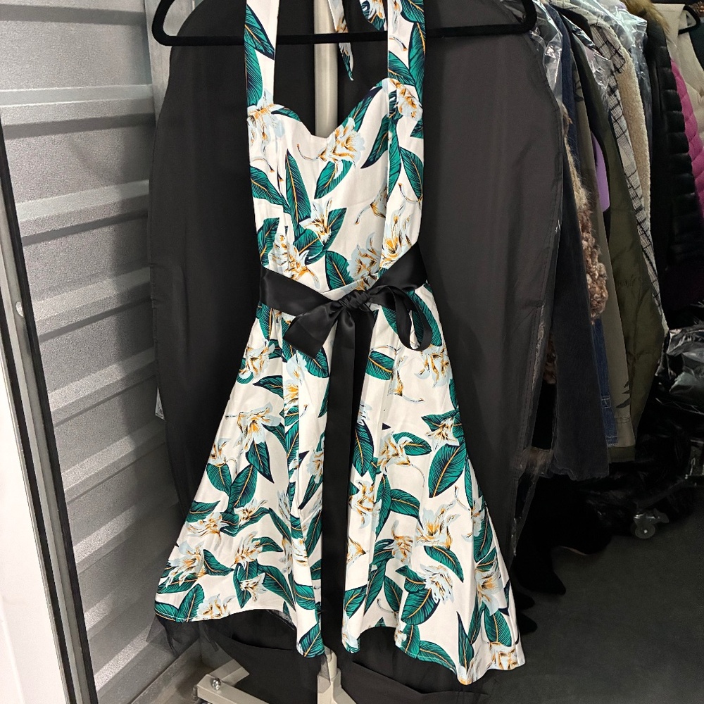 Wonderland Whimsical Floral Botanical Print Cotton Dress Green White Black 50s